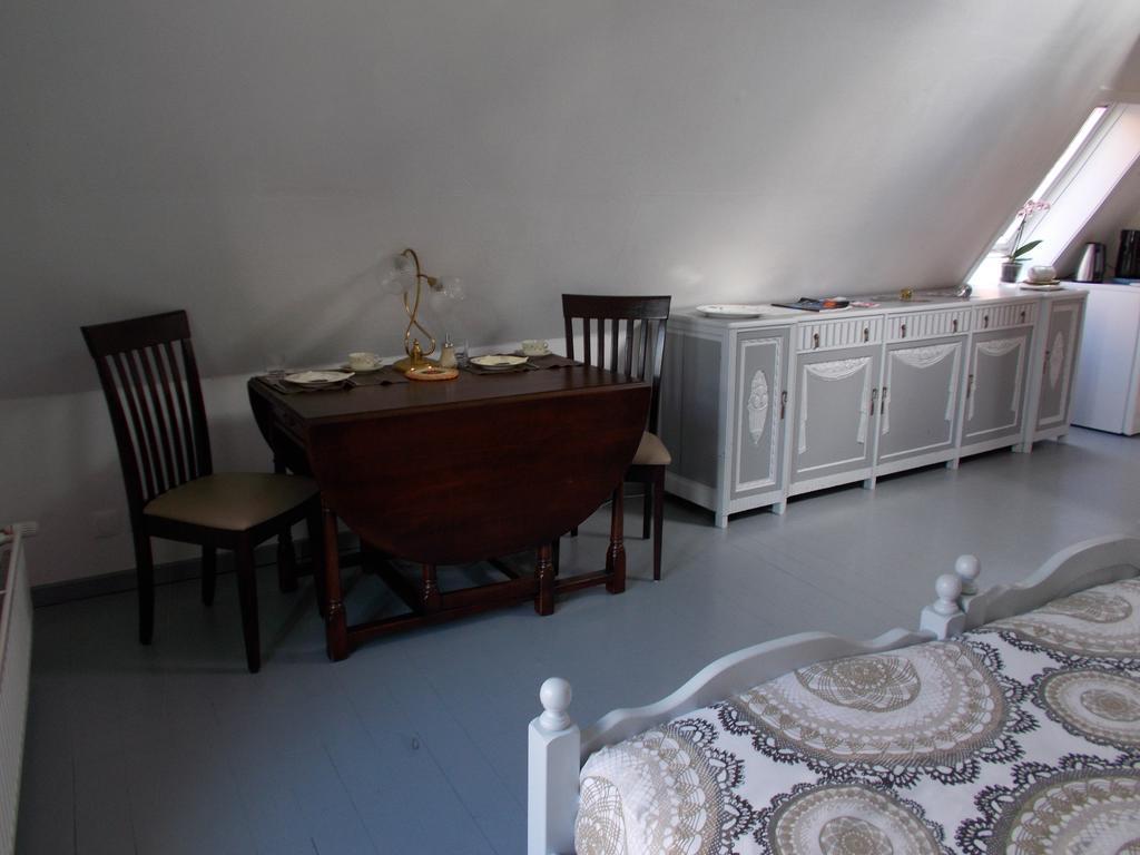 Bed & Breakfast Gray